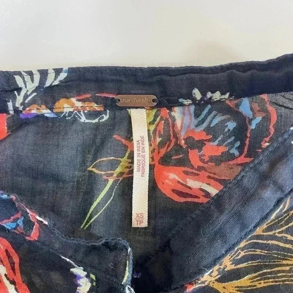 Free People Sweet Escape Tropical Floral Flutter Blouse Cropped Top Size XS - Picture 9 of 10